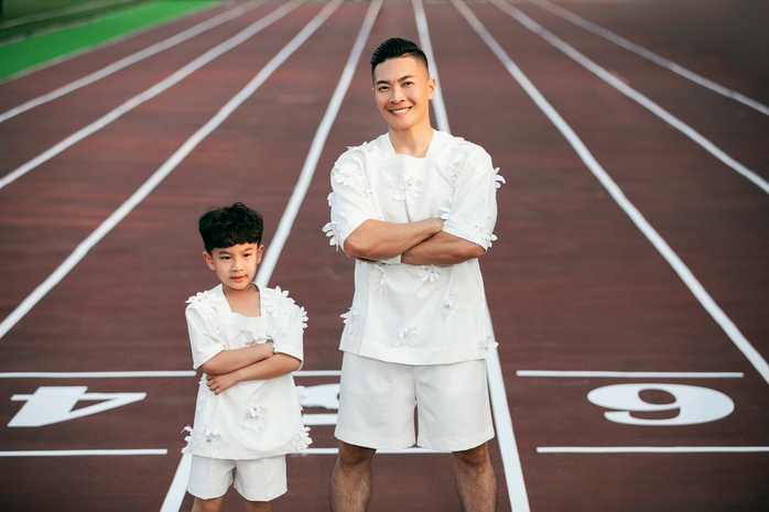 Cha con ca sĩ Đàm Vĩnh Hưng làm mẫu- Ảnh 3. Cha con ca sĩ Đàm Vĩnh Hưng làm mẫu- Ảnh 3.