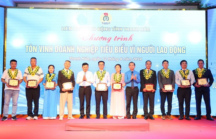 Tôn vinh 52 gương mặt tiêu biểu vì người lao động- Ảnh 4. Tôn vinh 52 gương mặt tiêu biểu vì người lao động- Ảnh 4.