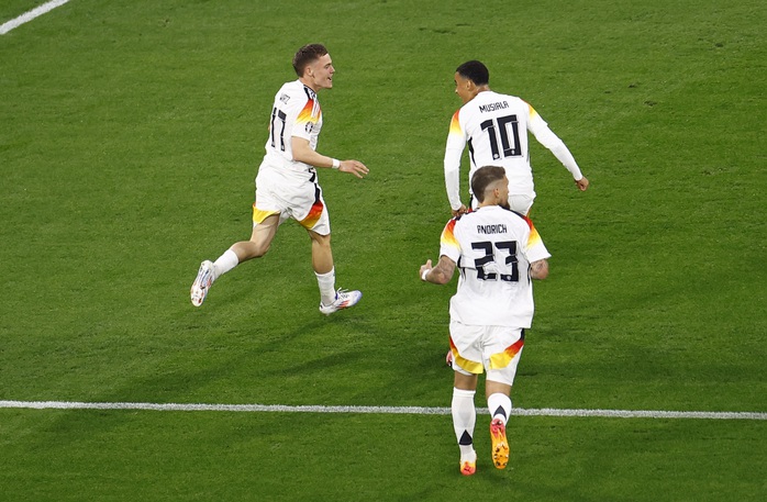 Euro 2024: "Thần đồng" Florian Wirtz và bàn thắng đi vào lịch sử- Ảnh 3. Euro 2024: "Thần đồng" Florian Wirtz và bàn thắng đi vào lịch sử- Ảnh 3.
