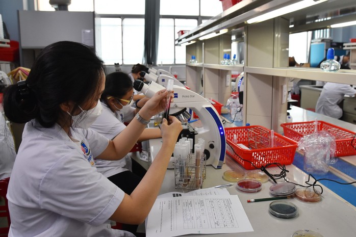 Phát triển nguồn nhân lực là nhiệm vụ cấp bách và lâu dài của TP HCMẢnh: Tấn Thạnh Phát triển nguồn nhân lực là nhiệm vụ cấp bách và lâu dài của TP HCMẢnh: Tấn Thạnh