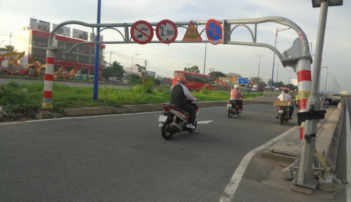 Thanh chắn nguy hiểm- Ảnh 1. Thanh chắn nguy hiểm- Ảnh 1.