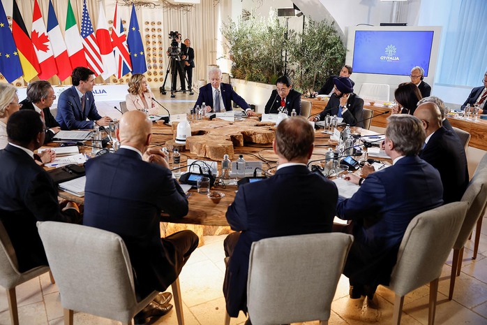 Các lãnh đạo G7 nhóm họp tại Savelletri - Ý hôm 13-6 Ảnh: REUTERS Các lãnh đạo G7 nhóm họp tại Savelletri - Ý hôm 13-6 Ảnh: REUTERS