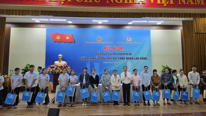 Đà Nẵng: Hơn 1,1 tỉ đồng chăm lo đoàn viên khó khăn, bị tai nạn lao động- Ảnh 1.