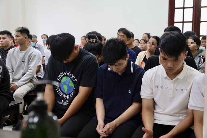 Nhóm "quái xế" đua xe trên cầu Sài Gòn lãnh án- Ảnh 1. Nhóm "quái xế" đua xe trên cầu Sài Gòn lãnh án- Ảnh 1.