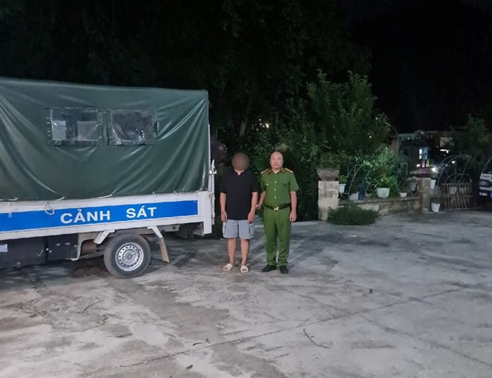 Lời khai của người chồng hành hung vợ trước mặt con nhỏ - Ảnh 1. Lời khai của người chồng hành hung vợ trước mặt con nhỏ - Ảnh 1.