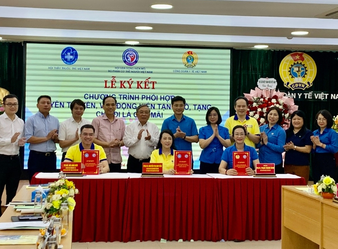Ngành y tế kêu gọi cán bộ, nhân viên đăng ký hiến tạng- Ảnh 1. Ngành y tế kêu gọi cán bộ, nhân viên đăng ký hiến tạng- Ảnh 1.