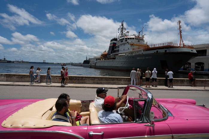 Tàu ngầm hạt nhân Mỹ áp sát Cuba- Ảnh 2. Tàu ngầm hạt nhân Mỹ áp sát Cuba- Ảnh 2.