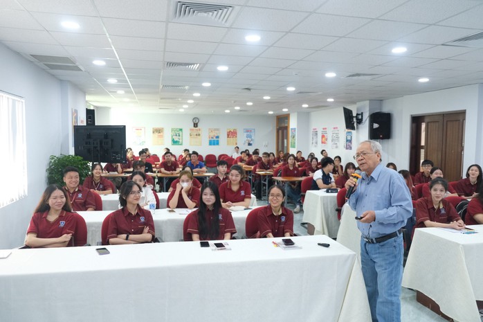 Sinh viên học truyền thông tại cơ quan báo chí- Ảnh 1. Sinh viên học truyền thông tại cơ quan báo chí- Ảnh 1.