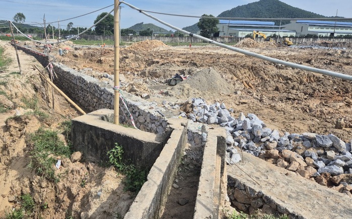 Thanh Hóa chỉ đạo làm rõ vụ xây nhà máy, phá luôn kênh thủy lợi- Ảnh 2. Thanh Hóa chỉ đạo làm rõ vụ xây nhà máy, phá luôn kênh thủy lợi- Ảnh 2.