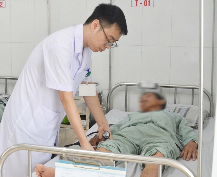 Làm việc dưới trời nắng nóng, 2 người bị mất nước, suy thận cấp- Ảnh 1. Làm việc dưới trời nắng nóng, 2 người bị mất nước, suy thận cấp- Ảnh 1.