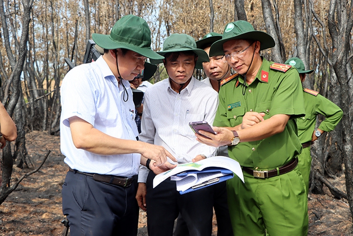 Chủ tịch tỉnh Đồng Tháp lên tiếng sau vụ cháy Vườn Quốc gia Tràm Chim- Ảnh 2. Chủ tịch tỉnh Đồng Tháp lên tiếng sau vụ cháy Vườn Quốc gia Tràm Chim- Ảnh 2.