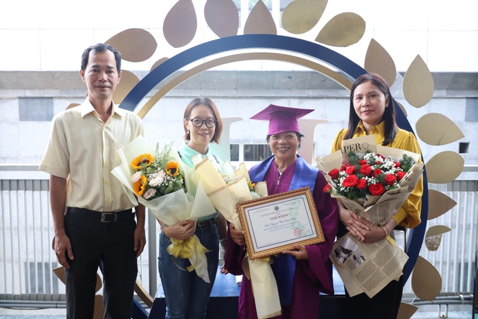 Tân thạc sĩ luật nhận bằng ở tuổi U70- Ảnh 1.