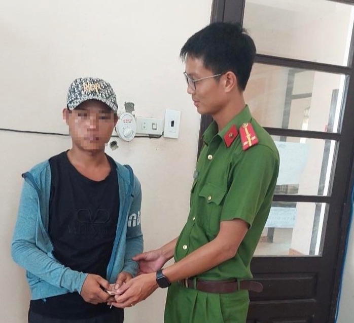 Bị chủ lừa, một phu vàng phải đi bộ từ Quảng Nam về Nghệ An?- Ảnh 1. Bị chủ lừa, một phu vàng phải đi bộ từ Quảng Nam về Nghệ An?- Ảnh 1.
