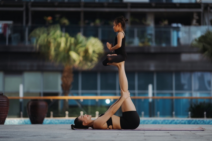 Trà Ngọc Hằng và con gái trổ tài yoga- Ảnh 13. Trà Ngọc Hằng và con gái trổ tài yoga- Ảnh 13.