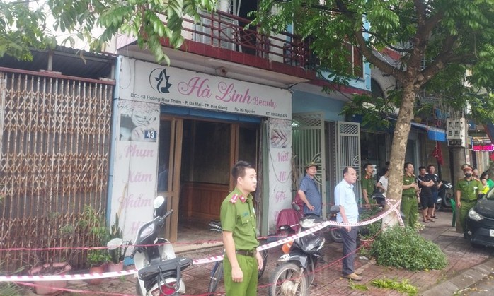 Cháy nhà trên phố lúc rạng sáng, 3 người tử vong- Ảnh 1. Cháy nhà trên phố lúc rạng sáng, 3 người tử vong- Ảnh 1.