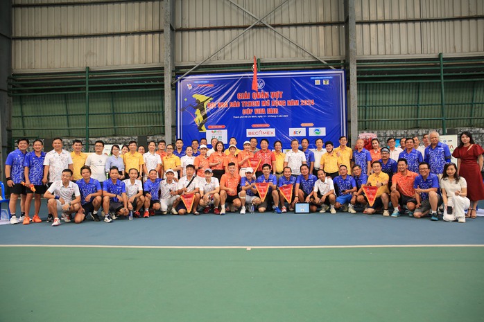 Giải Quần vợt Hội Nhà báo TP HCM mở rộng 2024: Báo Người Lao Động giành 3 giải nhất- Ảnh 3. Giải Quần vợt Hội Nhà báo TP HCM mở rộng 2024: Báo Người Lao Động giành 3 giải nhất- Ảnh 3.