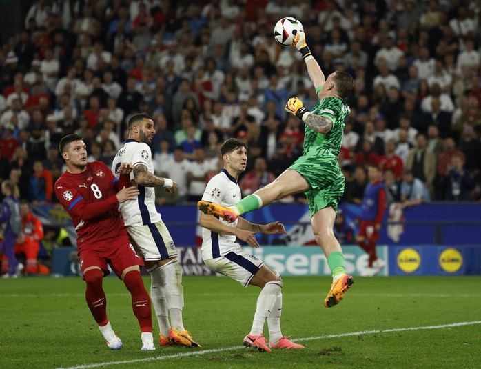 Euro 2024: Tuyển Anh thắng nhọc, thủ môn Pickford sánh ngang huyền thoại- Ảnh 2. Euro 2024: Tuyển Anh thắng nhọc, thủ môn Pickford sánh ngang huyền thoại- Ảnh 2.