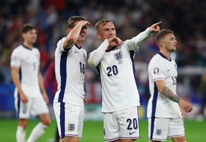 Euro 2024: Dàn sao tuyển Anh "xả stress" sau chiến thắng Serbia - Ảnh 2. Euro 2024: Dàn sao tuyển Anh "xả stress" sau chiến thắng Serbia - Ảnh 2.