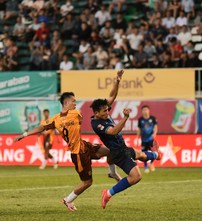 Chơi hơn người, LPBank HAGL vẫn "trắng tay" trên sân Pleiku- Ảnh 5. Chơi hơn người, LPBank HAGL vẫn "trắng tay" trên sân Pleiku- Ảnh 5.