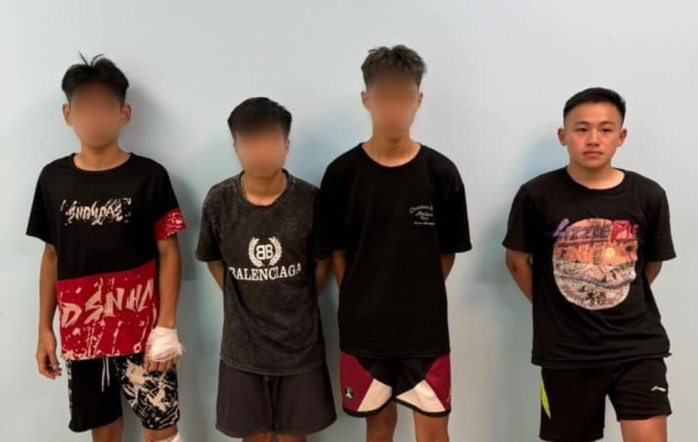 Bắt khẩn cấp nam thanh niên lạng lách, đánh võng trên cầu Nhật Tân- Ảnh 1. Bắt khẩn cấp nam thanh niên lạng lách, đánh võng trên cầu Nhật Tân- Ảnh 1.