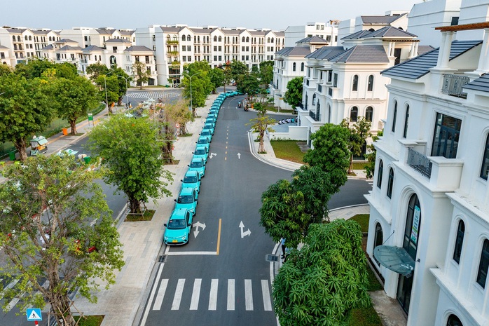 Những chiếc taxi Xanh SM chờ sẵn ngay dưới nhà, sẵn sàng đưa cư dân đến bất cứ đâu Những chiếc taxi Xanh SM chờ sẵn ngay dưới nhà, sẵn sàng đưa cư dân đến bất cứ đâu