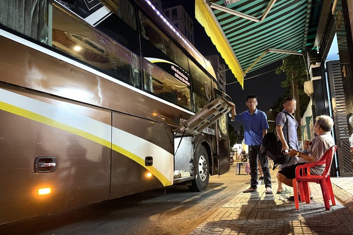 Xe Quang Danh trên đường Hoàng Việt, phường 4, quận Tân Bình Xe Quang Danh trên đường Hoàng Việt, phường 4, quận Tân Bình
