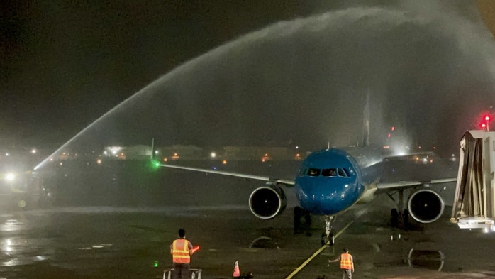 Nghi thức vòi rồng chào đón chuyến bay tại Manila Nghi thức vòi rồng chào đón chuyến bay tại Manila