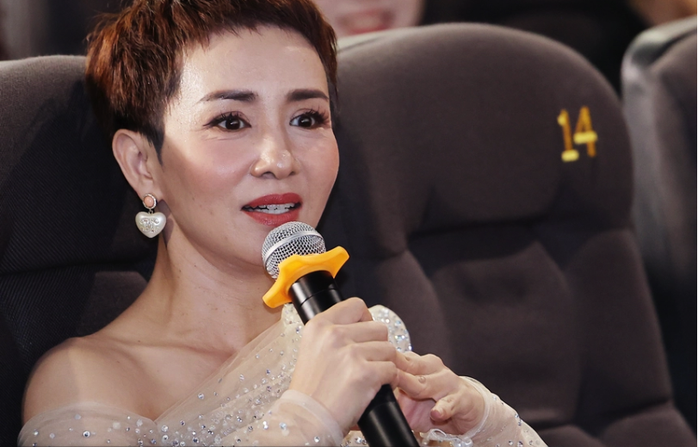 Tùng Dương tôn vinh phụ nữ Việt bằng "Cánh chim phượng hoàng"- Ảnh 4. Tùng Dương tôn vinh phụ nữ Việt bằng "Cánh chim phượng hoàng"- Ảnh 4.