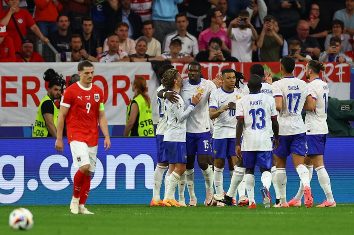 Euro 2024: Kylian Mbappe gẫy xương mũi, nhập viện phẫu thuật khẩn cấp- Ảnh 1. Euro 2024: Kylian Mbappe gẫy xương mũi, nhập viện phẫu thuật khẩn cấp- Ảnh 1.