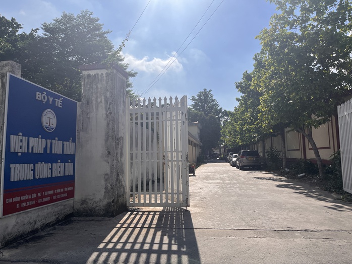 Công an vẫn đang có mặt ở Viện Pháp y tâm thần Trung ương Biên Hòa- Ảnh 1. Công an vẫn đang có mặt ở Viện Pháp y tâm thần Trung ương Biên Hòa- Ảnh 1.