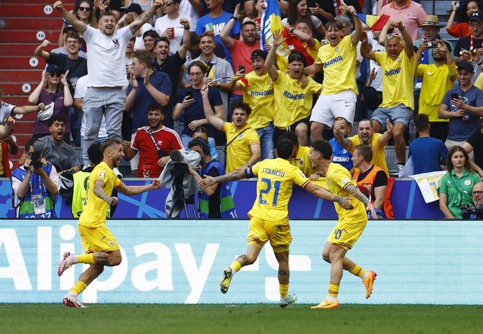 Euro 2024: Romania bùng nổ, đè bẹp Ukraine ba bàn trắng- Ảnh 5. Euro 2024: Romania bùng nổ, đè bẹp Ukraine ba bàn trắng- Ảnh 5.