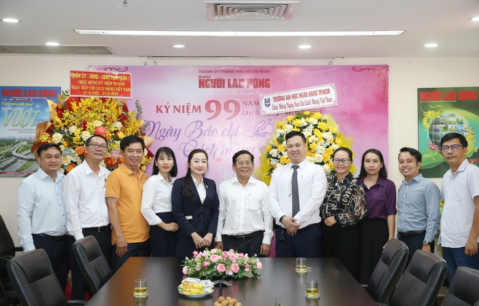 Báo Người Lao Động tiếp tục nhận nhiều tình cảm từ các cơ quan, đơn vị- Ảnh 8. Báo Người Lao Động tiếp tục nhận nhiều tình cảm từ các cơ quan, đơn vị- Ảnh 8.