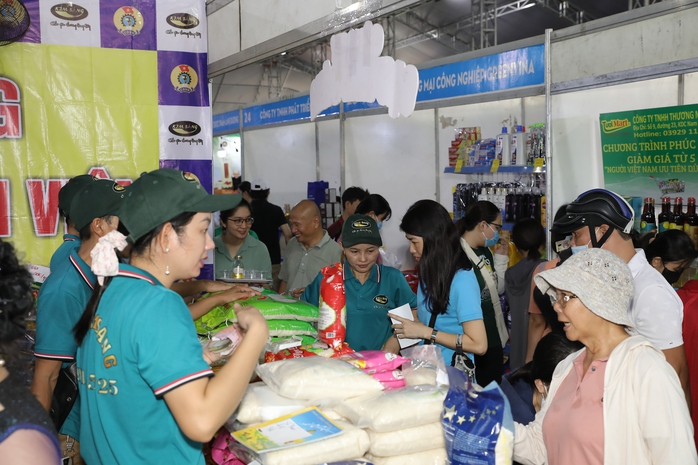 Tháng Công nhân lần thứ 16: Chăm lo, gắn kết người lao động- Ảnh 2. Tháng Công nhân lần thứ 16: Chăm lo, gắn kết người lao động- Ảnh 2.