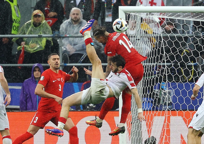 Euro 2024: Sao trẻ Real Madrid tạo siêu phẩm cho Thổ Nhĩ Kỳ- Ảnh 2. Euro 2024: Sao trẻ Real Madrid tạo siêu phẩm cho Thổ Nhĩ Kỳ- Ảnh 2.