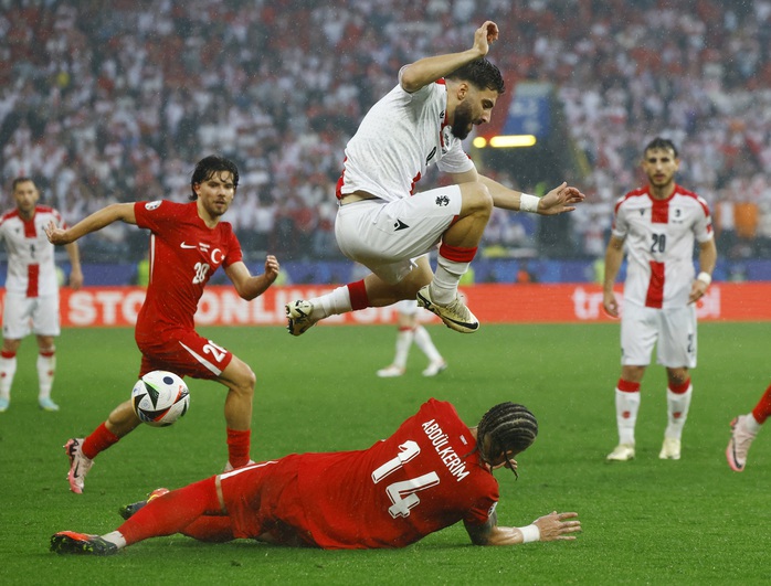 Euro 2024: Sao trẻ Real Madrid tạo siêu phẩm cho Thổ Nhĩ Kỳ- Ảnh 5. Euro 2024: Sao trẻ Real Madrid tạo siêu phẩm cho Thổ Nhĩ Kỳ- Ảnh 5.