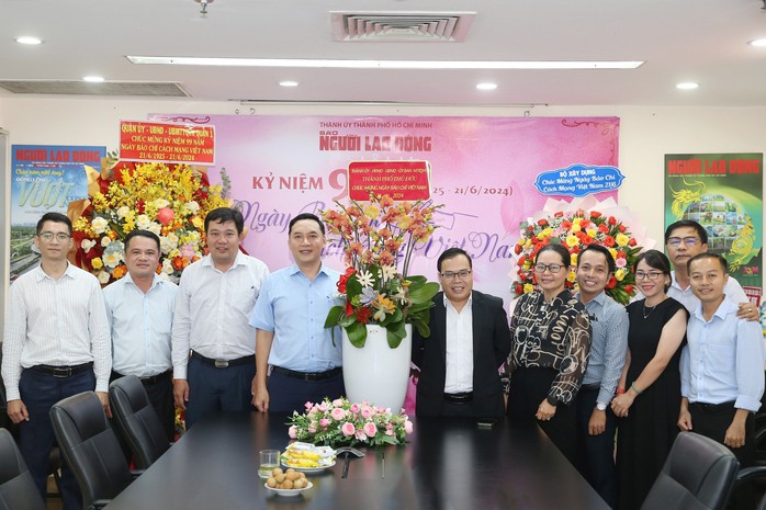 Báo Người Lao Động tiếp tục nhận nhiều tình cảm từ các cơ quan, đơn vị- Ảnh 2. Báo Người Lao Động tiếp tục nhận nhiều tình cảm từ các cơ quan, đơn vị- Ảnh 2.