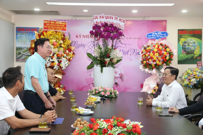 Báo Người Lao Động tiếp tục nhận nhiều tình cảm từ các cơ quan, đơn vị- Ảnh 6. Báo Người Lao Động tiếp tục nhận nhiều tình cảm từ các cơ quan, đơn vị- Ảnh 6.