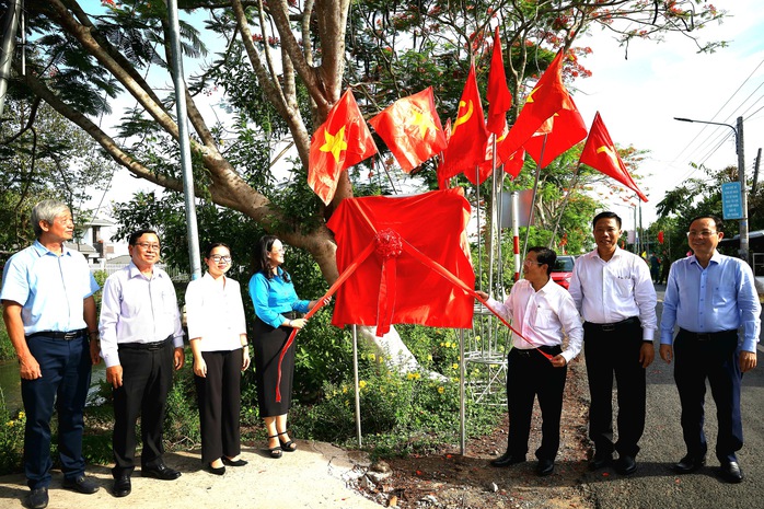 "Tự hào cờ Tổ quốc" – Chương trình đong đầy ý nghĩa- Ảnh 7. "Tự hào cờ Tổ quốc" – Chương trình đong đầy ý nghĩa- Ảnh 7.