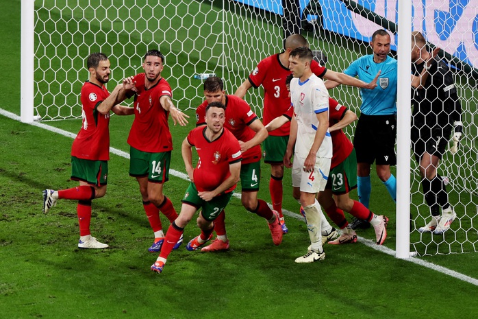Euro 2024: Siêu dự bị lập công, Bồ Đào Nha giật 3 điểm từ tay CH Czech- Ảnh 6. Euro 2024: Siêu dự bị lập công, Bồ Đào Nha giật 3 điểm từ tay CH Czech- Ảnh 6.