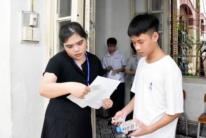 Thí sinh dự kỳ thi tuyển sinh lớp 10 tại Hà Nội Thí sinh dự kỳ thi tuyển sinh lớp 10 tại Hà Nội