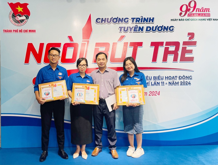 3 phóng viên Báo Người Lao Động nhận giải thưởng Ngòi bút trẻ năm 2024- Ảnh 3. 3 phóng viên Báo Người Lao Động nhận giải thưởng Ngòi bút trẻ năm 2024- Ảnh 3.