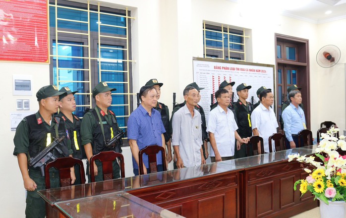 Chủ tịch xã và 1 nguyên trưởng Công an xã bị bắt- Ảnh 1. Chủ tịch xã và 1 nguyên trưởng Công an xã bị bắt- Ảnh 1.