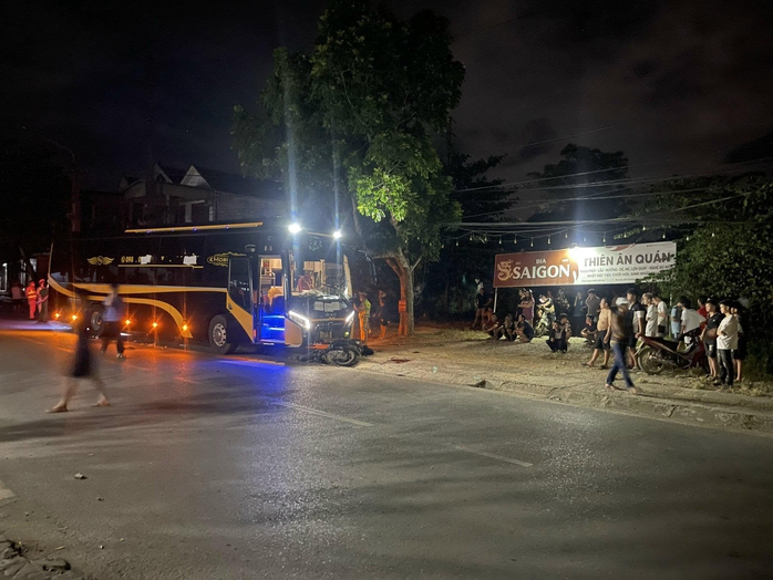 2 thanh niên đi xe máy tử vong sau cú tông trực diện vào ô tô khách- Ảnh 1. 2 thanh niên đi xe máy tử vong sau cú tông trực diện vào ô tô khách- Ảnh 1.