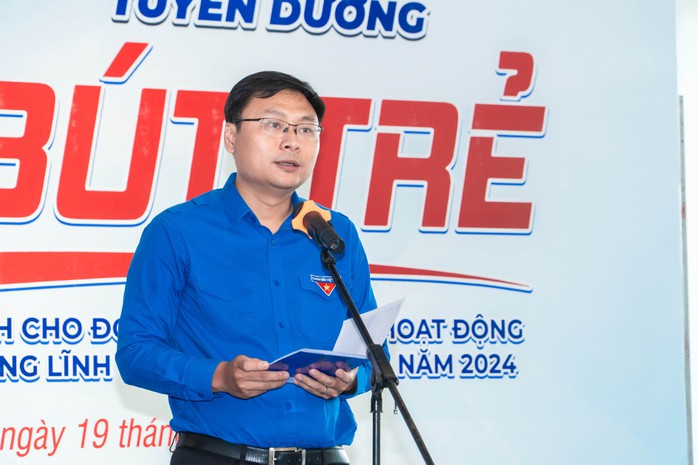 3 phóng viên Báo Người Lao Động nhận giải thưởng Ngòi bút trẻ năm 2024- Ảnh 2. 3 phóng viên Báo Người Lao Động nhận giải thưởng Ngòi bút trẻ năm 2024- Ảnh 2.