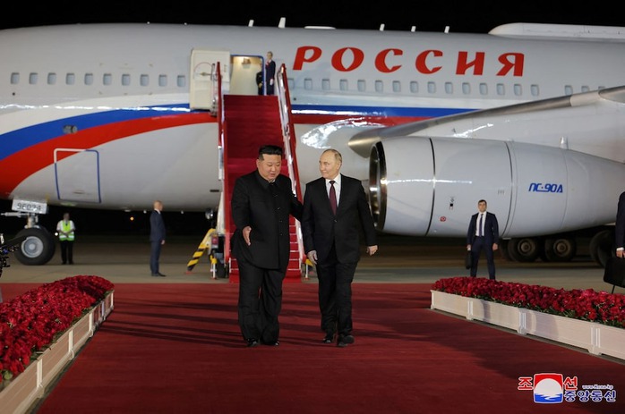 Triều Tiên long trọng đón tiếp Tổng thống Nga Putin
- Ảnh 5. Triều Tiên long trọng đón tiếp Tổng thống Nga Putin
- Ảnh 5.