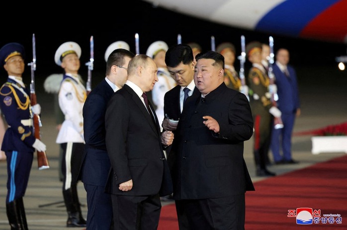 Triều Tiên long trọng đón tiếp Tổng thống Nga Putin
- Ảnh 6. Triều Tiên long trọng đón tiếp Tổng thống Nga Putin
- Ảnh 6.