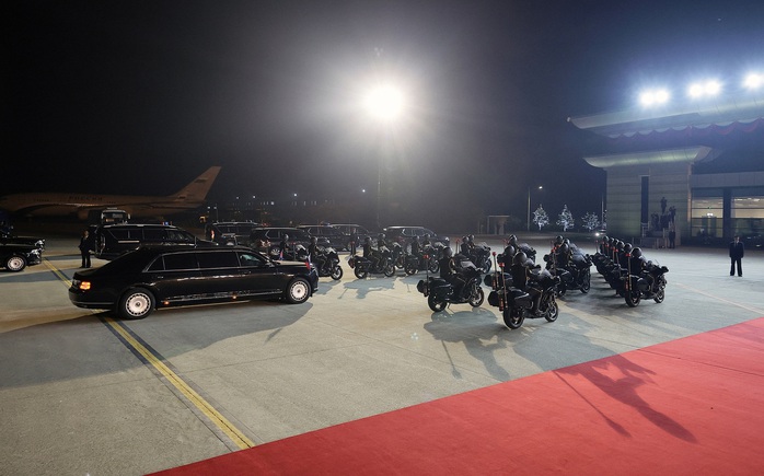 Triều Tiên long trọng đón tiếp Tổng thống Nga Putin
- Ảnh 8. Triều Tiên long trọng đón tiếp Tổng thống Nga Putin
- Ảnh 8.