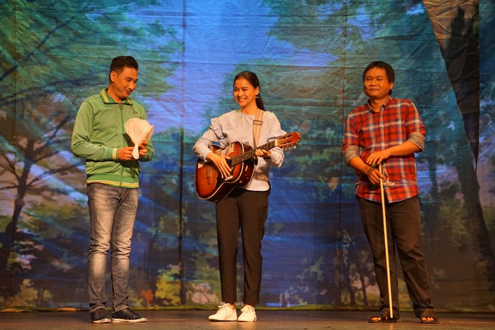 Một cảnh trong vở kịch “Thành phố tình yêu” của tác giả Vương Huyền Cơ, do Nhà hát Kịch TP HCM biểu diễn Một cảnh trong vở kịch “Thành phố tình yêu” của tác giả Vương Huyền Cơ, do Nhà hát Kịch TP HCM biểu diễn