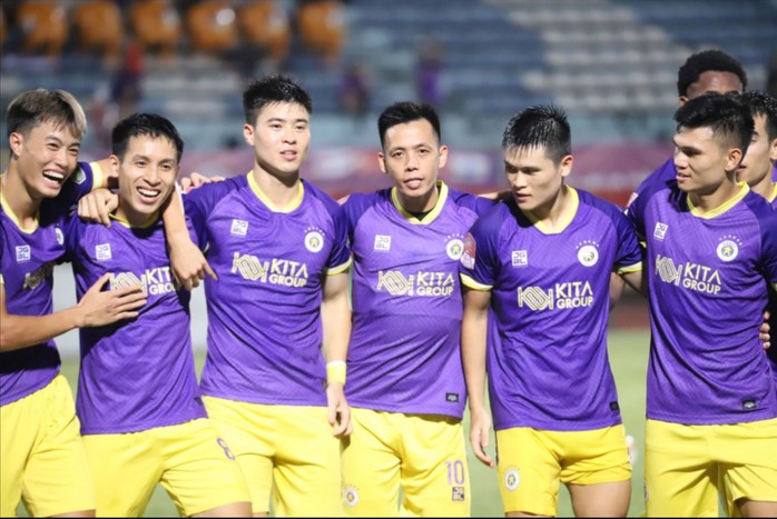Văn Quyết (10) dày dạn kinh nghiệm và phong độ cực tốt trong màu áo CLB Hà Nội Ảnh: VFF Văn Quyết (10) dày dạn kinh nghiệm và phong độ cực tốt trong màu áo CLB Hà Nội Ảnh: VFF