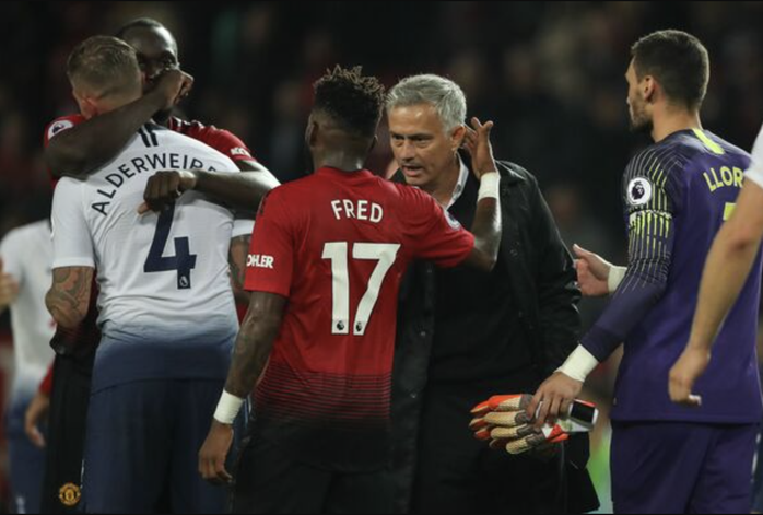 HLV Mourinho tạo cơn sốt trong ngày ra mắt "đại gia" Thổ Nhĩ Kỳ- Ảnh 4. HLV Mourinho tạo cơn sốt trong ngày ra mắt "đại gia" Thổ Nhĩ Kỳ- Ảnh 4.
